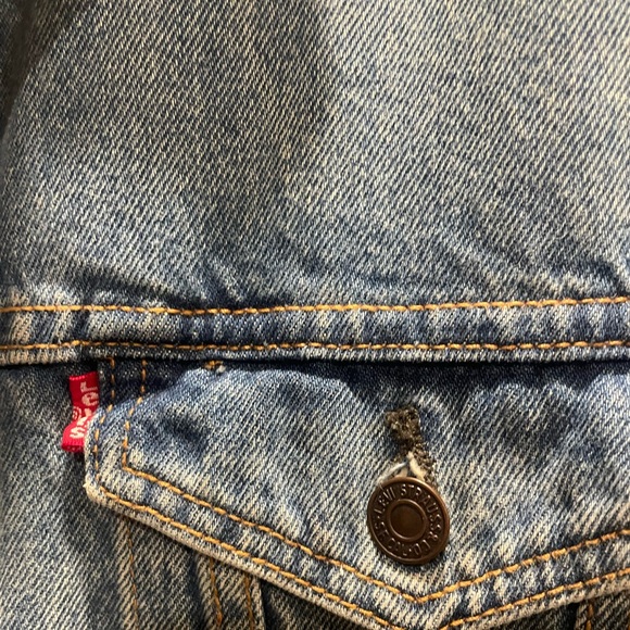Levi’s Jean Jacket - Picture 4 of 4